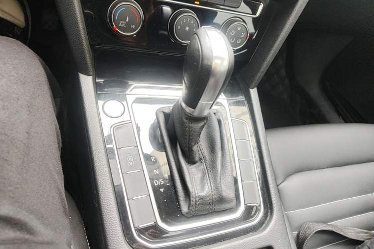 Used Volkswagen Magotan 2020 280TSI DSG Comfort Edition Gear Lever
