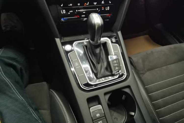 Used Volkswagen Magotan 2020 330TSI DSG Luxury Edition Gear Lever