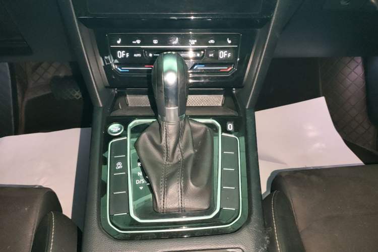 Used Volkswagen Magotan 2020 330TSI DSG Luxury Edition Gear Lever