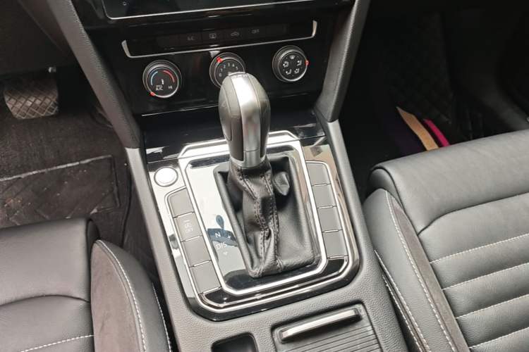 Used Volkswagen Magotan 2020 280TSI DSG Comfort Edition Gear Lever