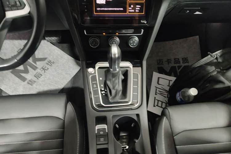 Used Volkswagen Magotan 2020 280TSI DSG Comfort Edition Gear Lever