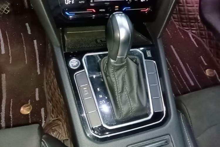 Used Volkswagen Magotan 2020 330TSI DSG Luxury Edition Gear Lever