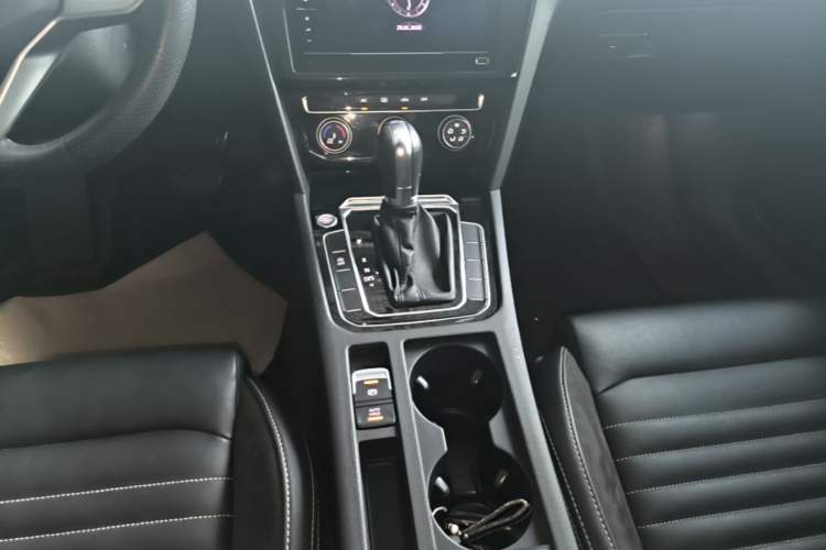 Used Volkswagen Magotan 2020 280TSI DSG Comfort Edition Gear Lever