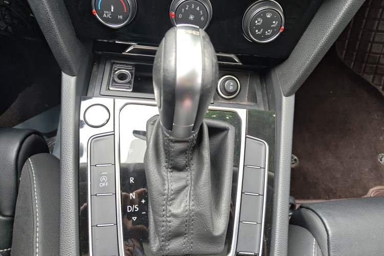 Used Volkswagen Magotan 2020 280TSI DSG Comfort Edition Gear Lever