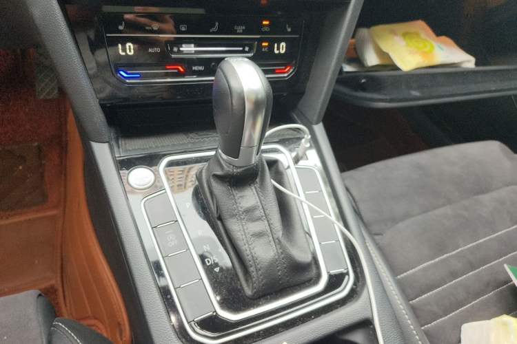 Used Volkswagen Magotan 2020 330TSI DSG Luxury Edition Gear Lever