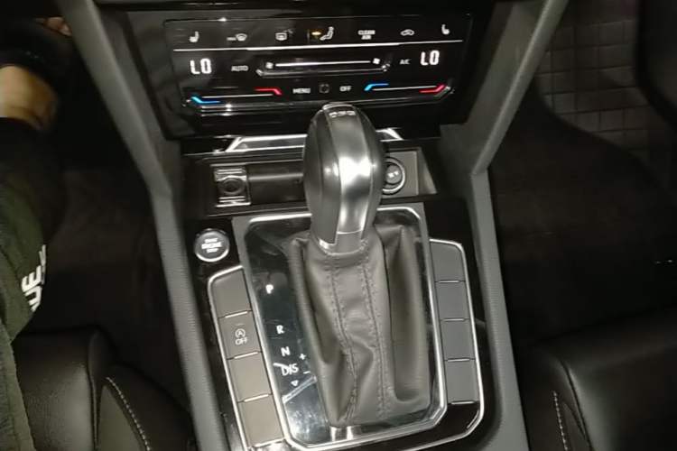 Used Volkswagen Magotan 2020 330TSI DSG Leading Model Gear Lever
