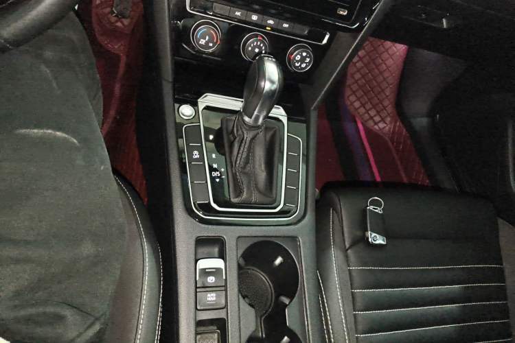 Used Volkswagen Magotan 2020 280TSI DSG Comfort Edition Gear Lever
