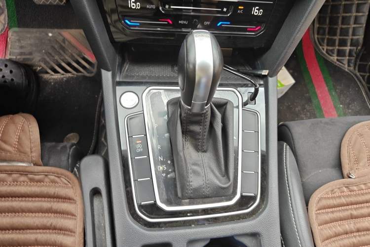 Used Volkswagen Magotan 2020 330TSI DSG Luxury Edition Gear Lever