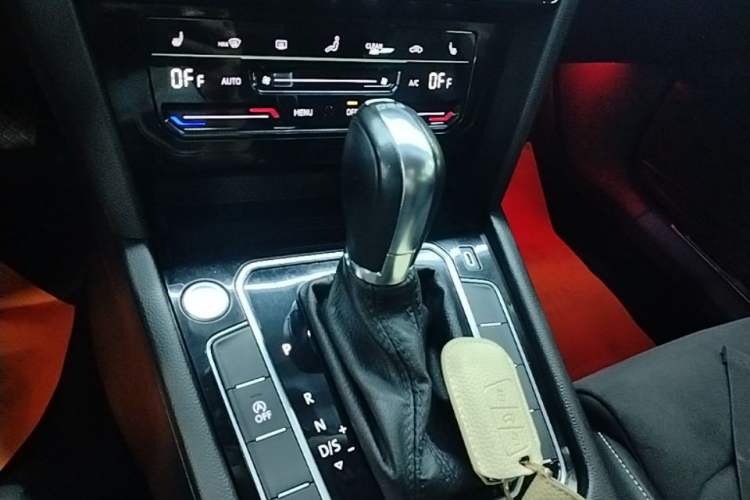 Used Volkswagen Magotan 2020 330TSI DSG Luxury Edition Gear Lever