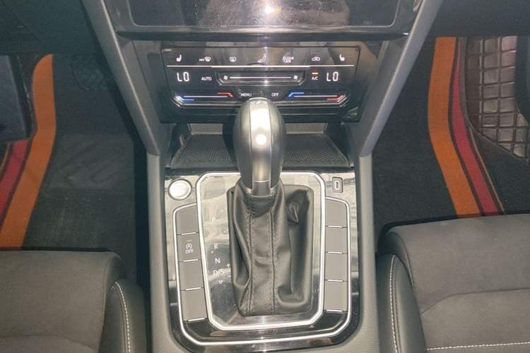 Used Volkswagen Magotan 2020 330TSI DSG Luxury Edition Gear Lever