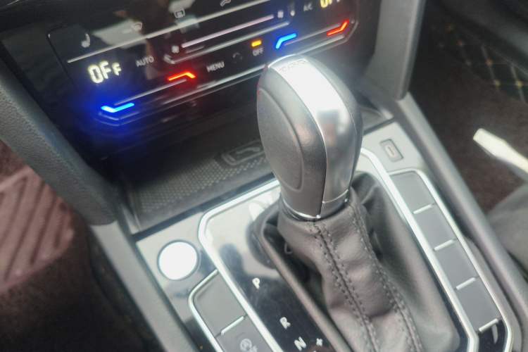 Used Volkswagen Magotan 2020 330TSI DSG Luxury Edition Gear Lever