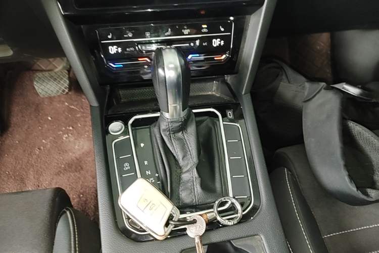 Used Volkswagen Magotan 2020 330TSI DSG Luxury Edition Gear Lever