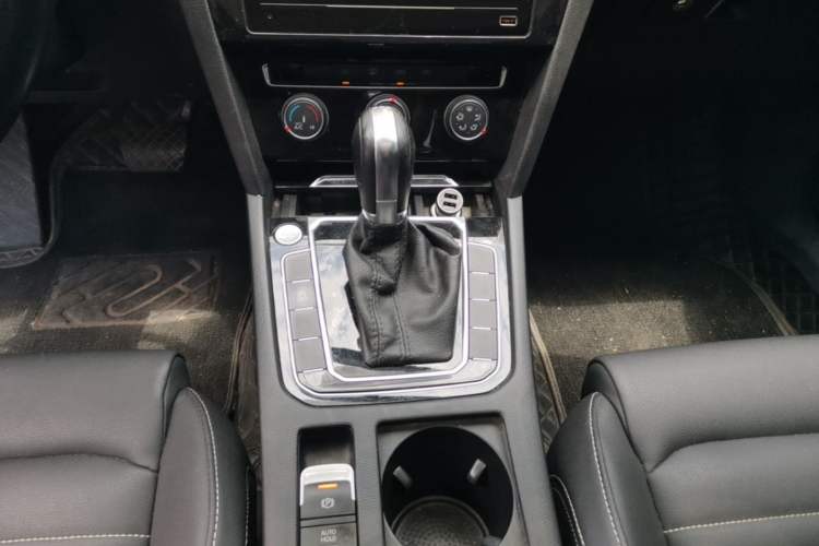 Used Volkswagen Magotan 2020 280TSI DSG Comfort Edition Gear Lever
