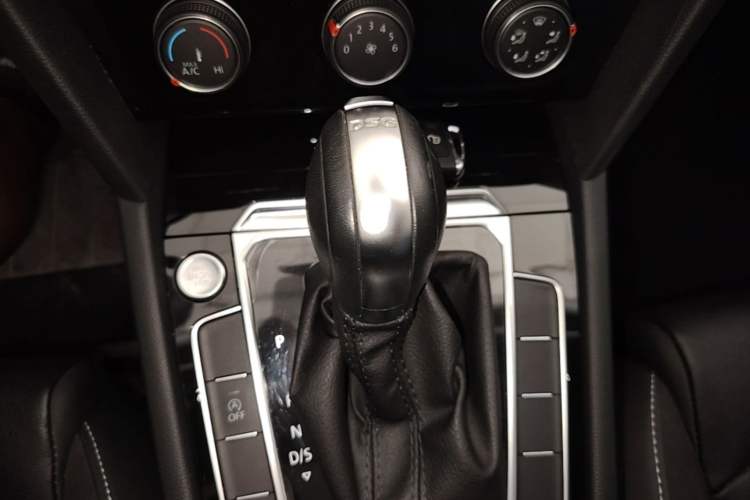 Used Volkswagen Magotan 2020 280TSI DSG Comfort Edition Gear Lever