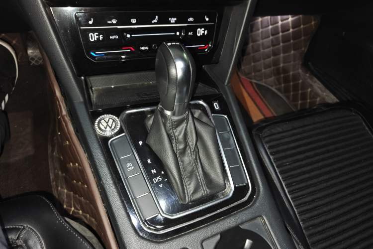 Used Volkswagen Magotan 2020 330TSI DSG Luxury Edition Gear Lever
