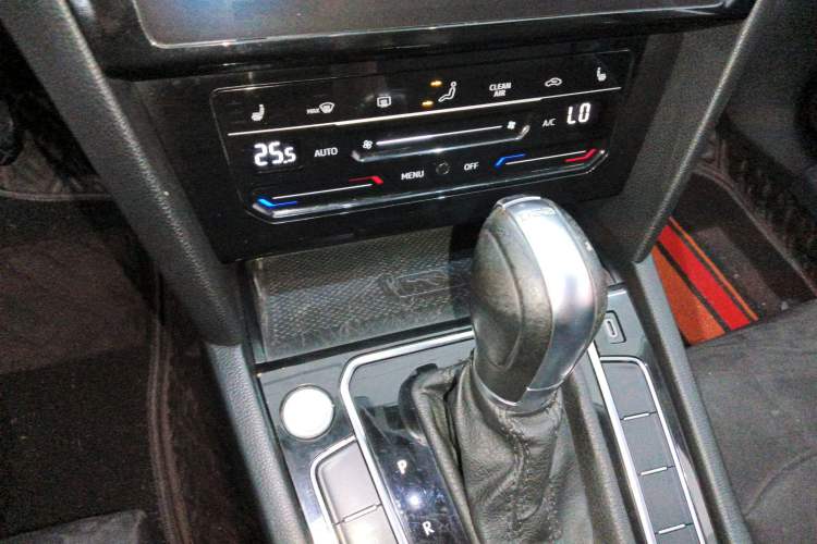 Used Volkswagen Magotan 2020 330TSI DSG Luxury Edition Gear Lever