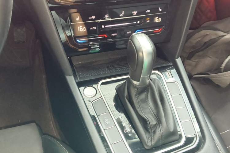 Used Volkswagen Magotan 2020 330TSI DSG Luxury Edition Gear Lever
