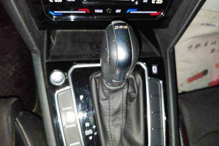 Used Volkswagen Magotan 2020 330TSI DSG Luxury Edition Gear Lever