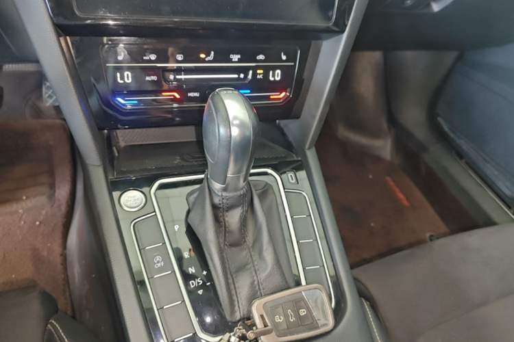 Used Volkswagen Magotan 2020 330TSI DSG Luxury Edition Gear Lever
