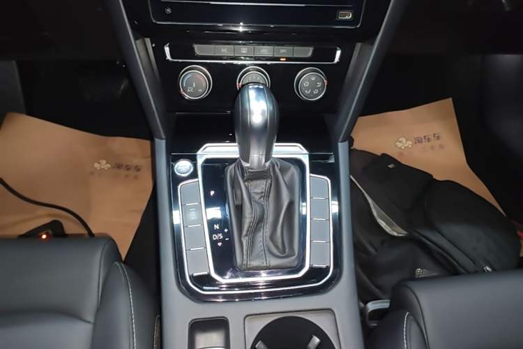 Used Volkswagen Magotan 2020 280TSI DSG Comfort Edition Gear Lever
