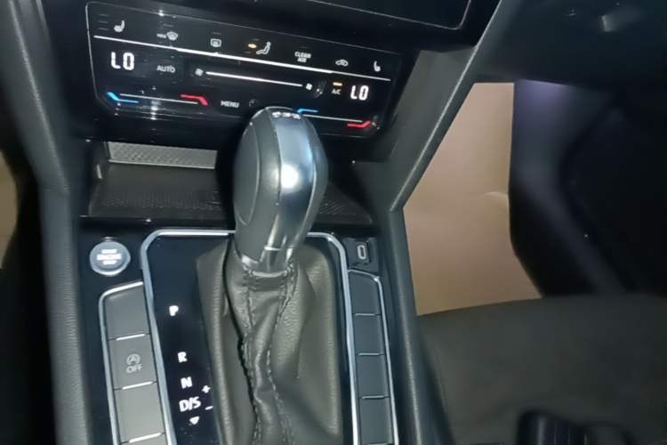 Used Volkswagen Magotan 2020 330TSI DSG Luxury Edition Gear Lever
