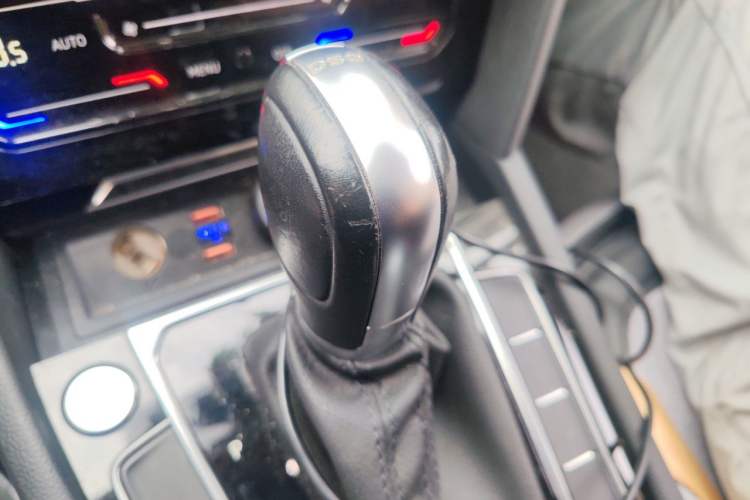 Used Volkswagen Magotan 2020 330TSI DSG Leading Model Gear Lever