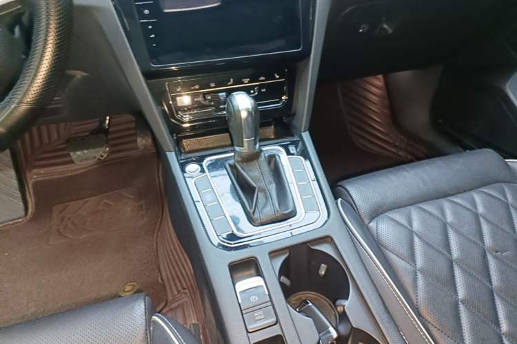 Used Volkswagen Magotan 2020 330TSI DSG Luxury Edition Gear Lever