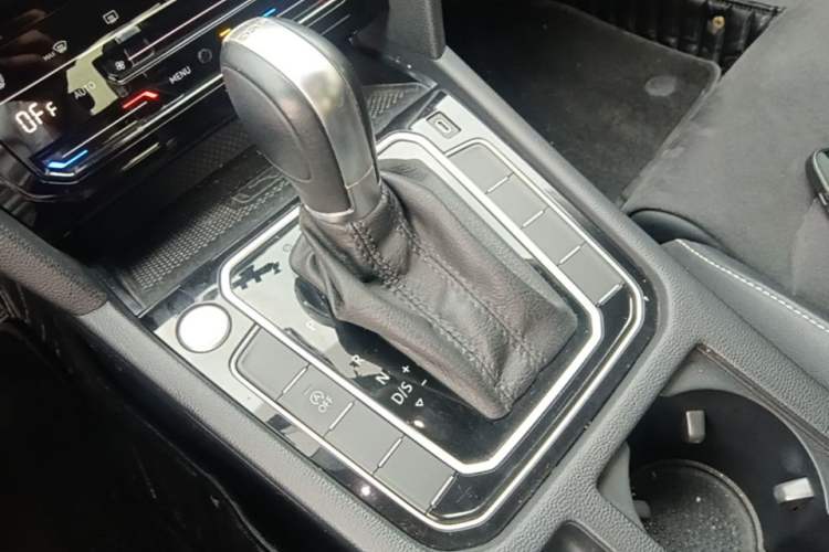 Used Volkswagen Magotan 2020 330TSI DSG Luxury Edition Gear Lever