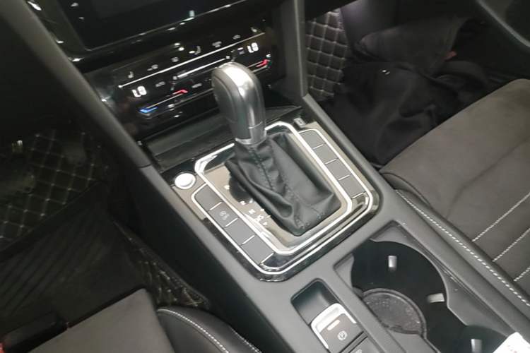 Used Volkswagen Magotan 2020 380TSI DSG Luxury Version Gear Lever