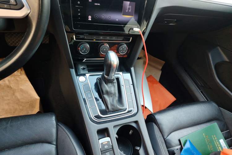 Used Volkswagen Magotan 2020 280TSI DSG Comfort Edition Gear Lever