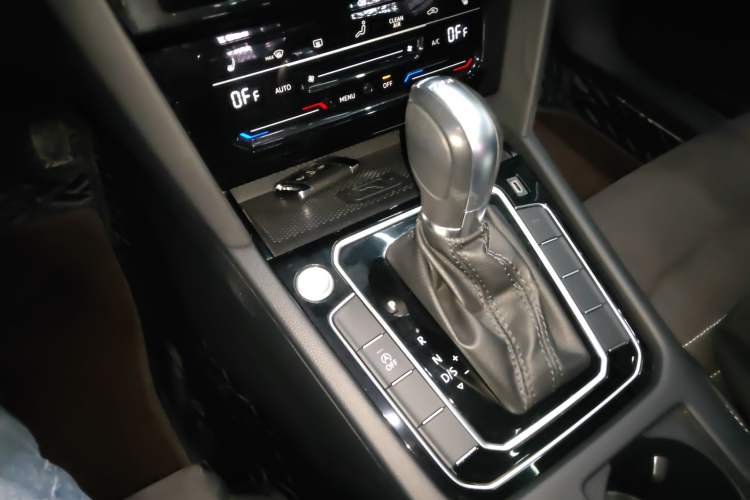 Used Volkswagen Magotan 2020 330TSI DSG Luxury Edition Gear Lever
