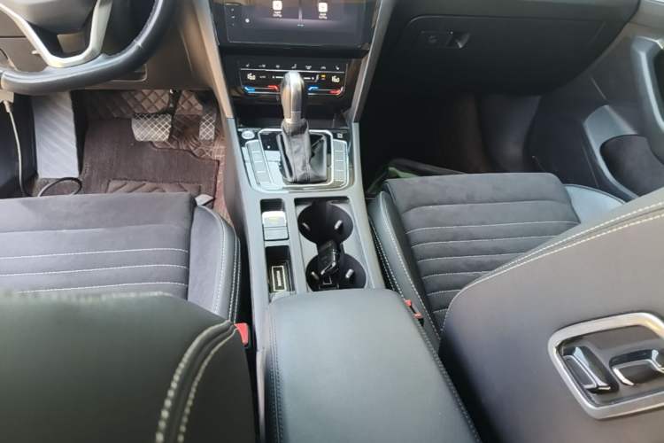 Used Volkswagen Magotan 2020 330TSI DSG Luxury Edition Gear Lever