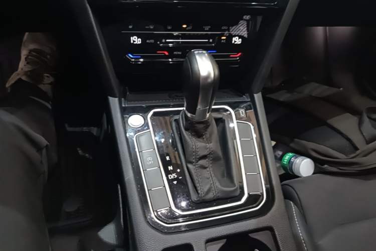 Used Volkswagen Magotan 2020 330TSI DSG Luxury Edition Gear Lever