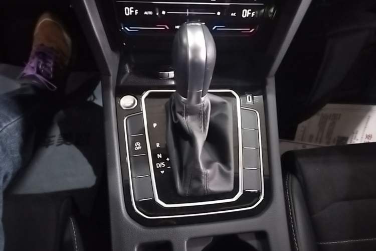 Used Volkswagen Magotan 2020 330TSI DSG Luxury Edition Gear Lever