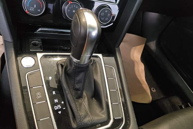Used Volkswagen Magotan 2020 280TSI DSG Comfort Edition Gear Lever