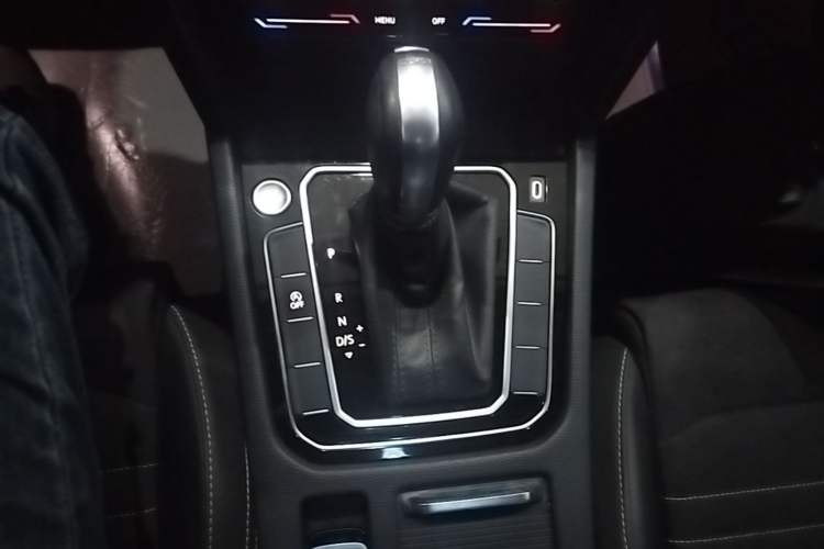 Used Volkswagen Magotan 2020 330TSI DSG Luxury Edition Gear Lever