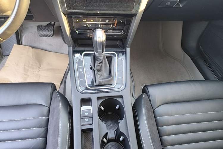 Used Volkswagen Magotan 2020 330TSI DSG Luxury Edition Gear Lever