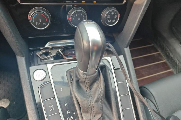 Used Volkswagen Magotan 2020 280TSI DSG Comfort Edition Gear Lever