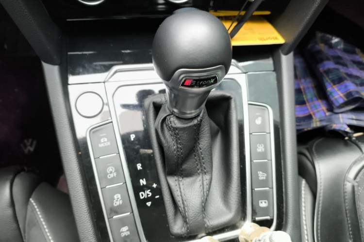 Used Volkswagen Magotan 2020 280TSI DSG Comfort Edition Gear Lever