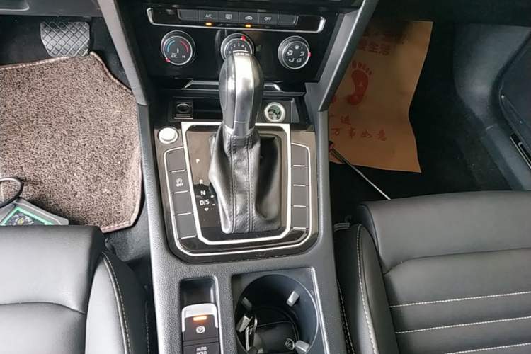 Used Volkswagen Magotan 2020 280TSI DSG Comfort Edition Gear Lever