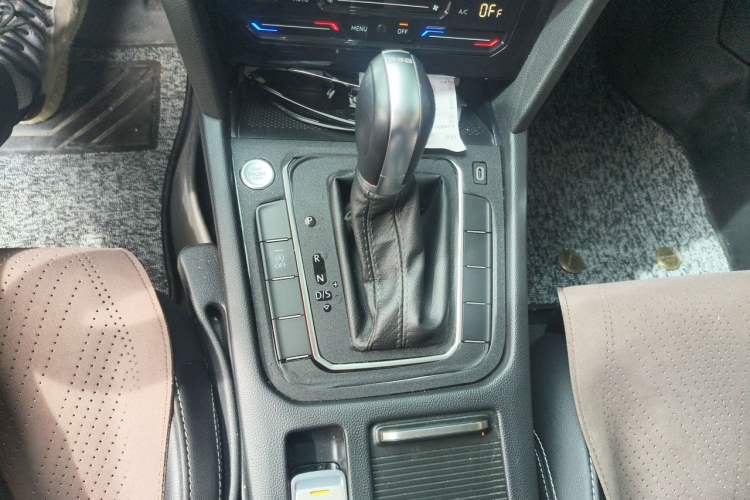 Used Volkswagen Magotan 2020 330TSI DSG Luxury Edition Gear Lever