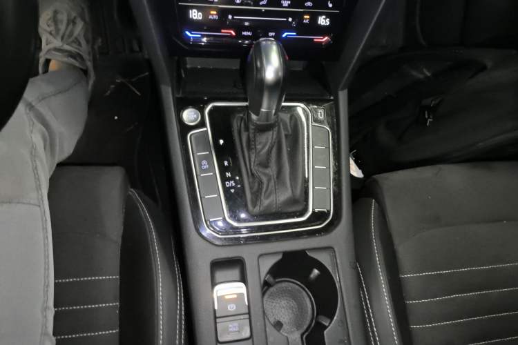 Used Volkswagen Magotan 2020 330TSI DSG Luxury Edition Gear Lever