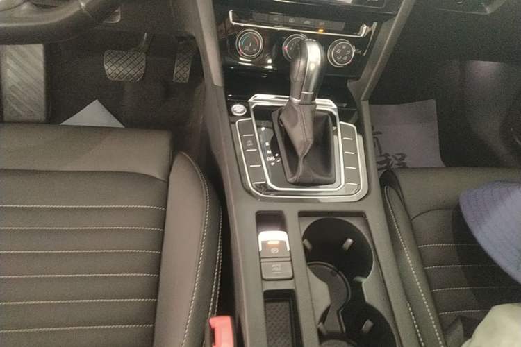 Used Volkswagen Magotan 2020 280TSI DSG Comfort Edition Gear Lever