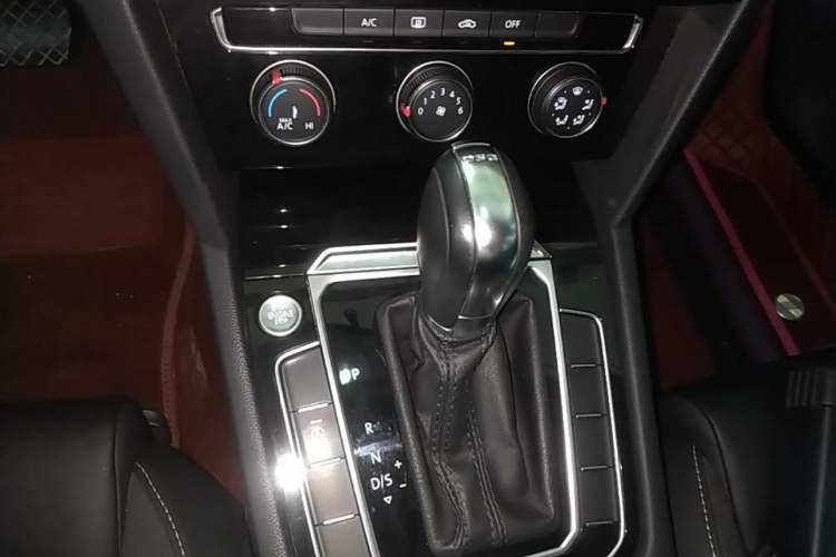 Used Volkswagen Magotan 2020 280TSI DSG Comfort Edition Gear Lever