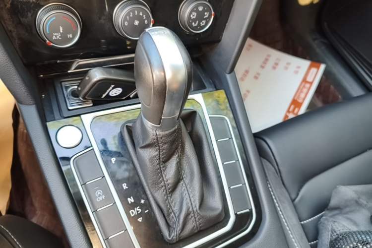 Used Volkswagen Magotan 2020 280TSI DSG Comfort Edition Gear Lever