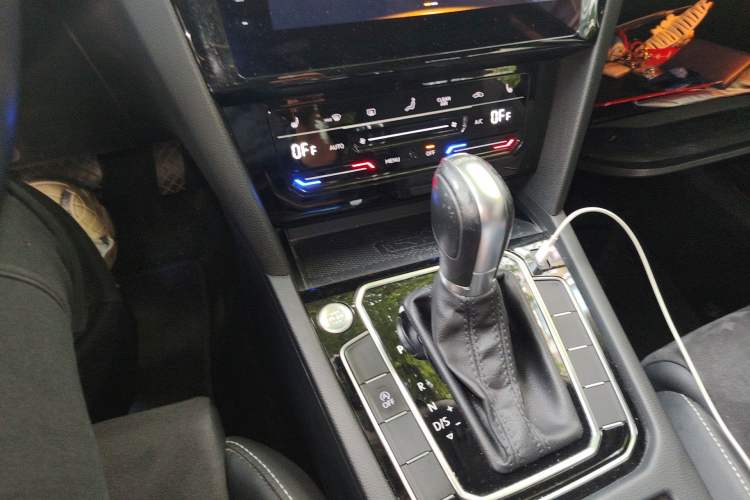 Used Volkswagen Magotan 2020 330TSI DSG Luxury Edition Gear Lever