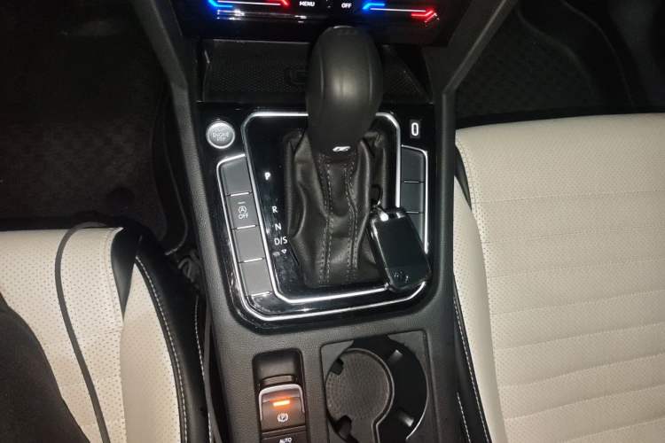 Used Volkswagen Magotan 2020 330TSI DSG Luxury Edition Gear Lever