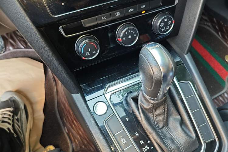 Used Volkswagen Magotan 2020 280TSI DSG Comfort Edition Gear Lever