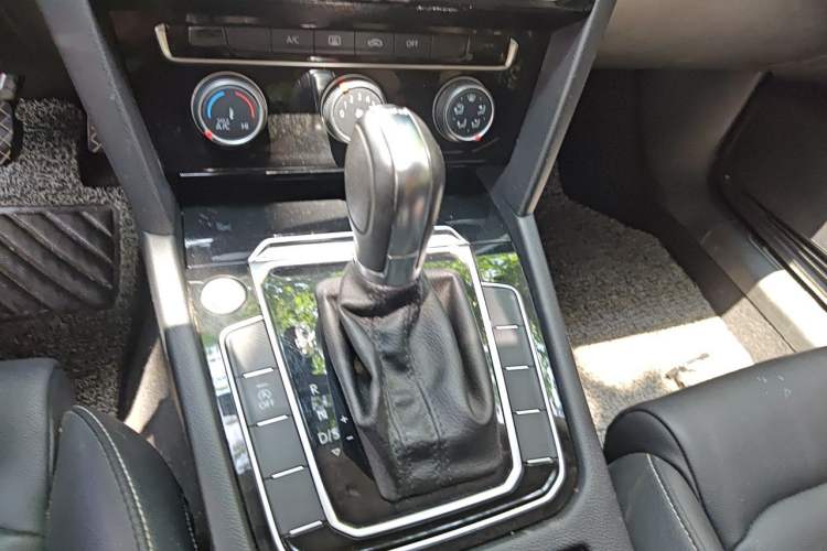 Used Volkswagen Magotan 2020 280TSI DSG Comfort Edition Gear Lever