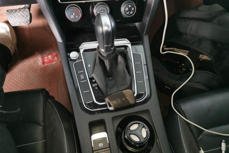 Used Volkswagen Magotan 2020 280TSI DSG Comfort Edition Gear Lever